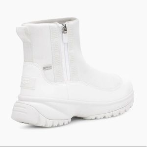 YOSE ZIP UGG BOOTS